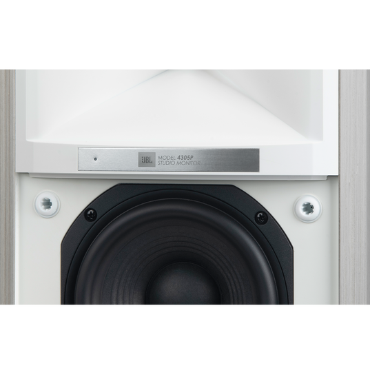 4305P Studio Monitor - White Aspen - Powered Bookshelf Loudspeaker System - Detailshot 17
