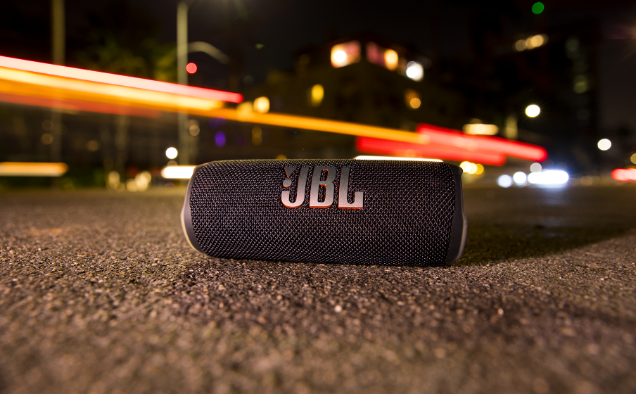 Jbl charge sound engineered hotsell for sport